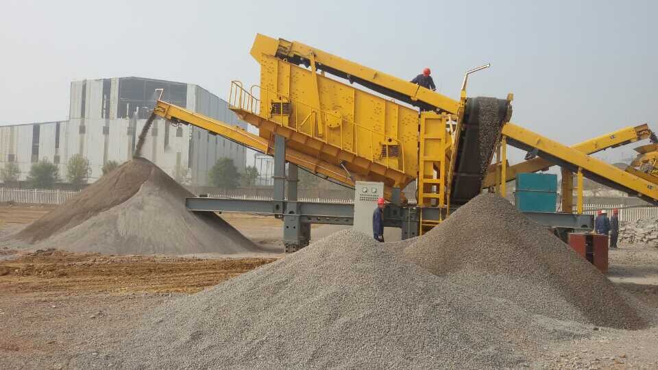 日產(chǎn)1500噸破碎建筑垃圾現(xiàn)場