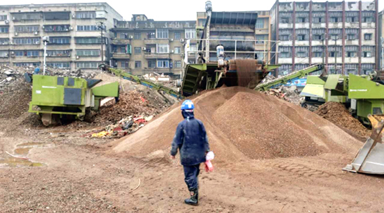 履帶式移動(dòng)破碎站